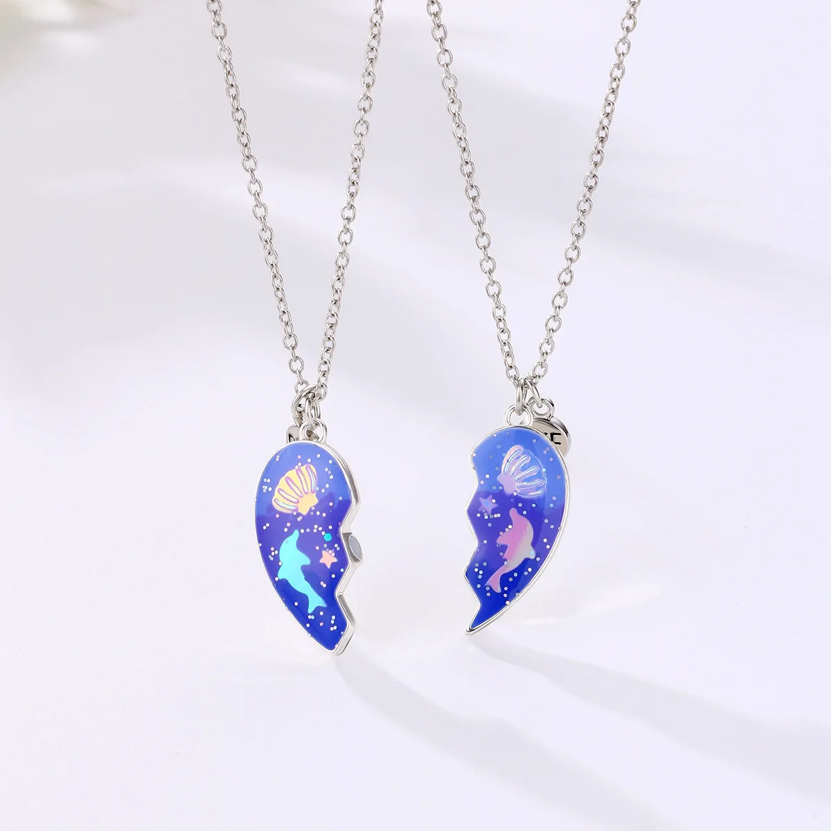 2pcs Creative Cute Love Heart Patchwork Necklace Girls Boys Exquisite Dolphin Shell Collarbone Magnetic Necklace BFF Jewelry Set