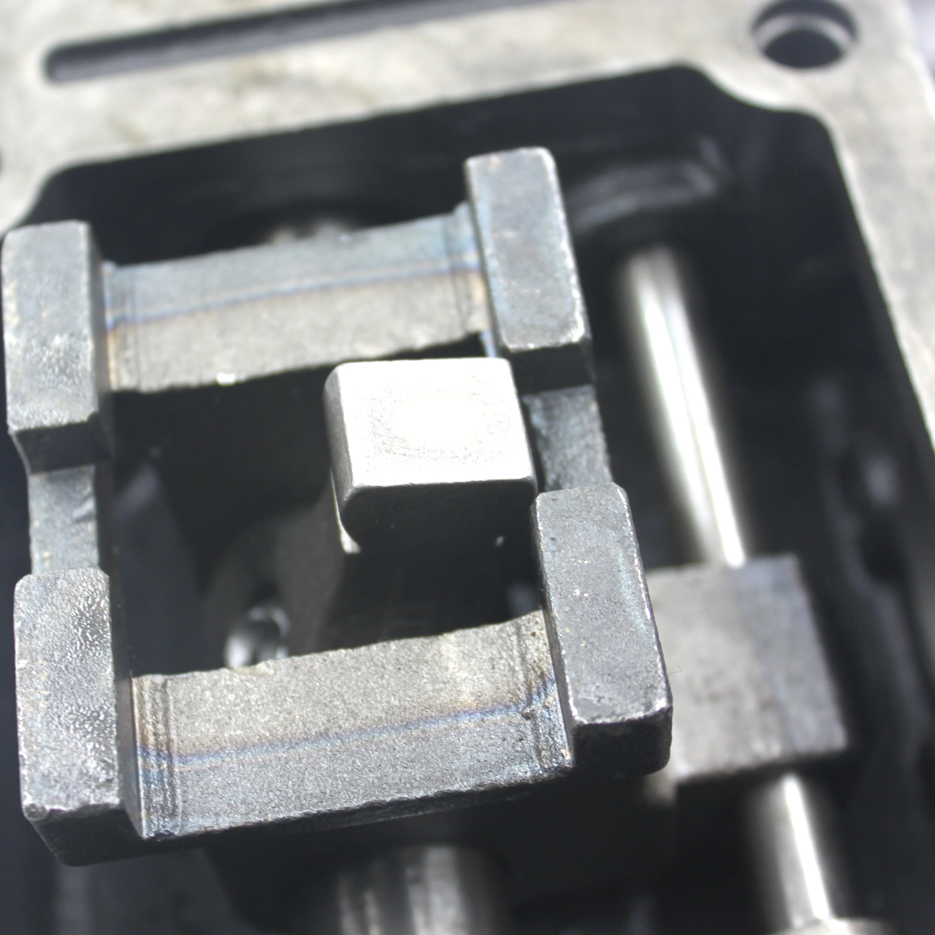 Az2203210040 Sinotruk HOWO A7 جرار تفريغ قلابة شاحنة علبة التروس مجموعة غطاء صغير #3