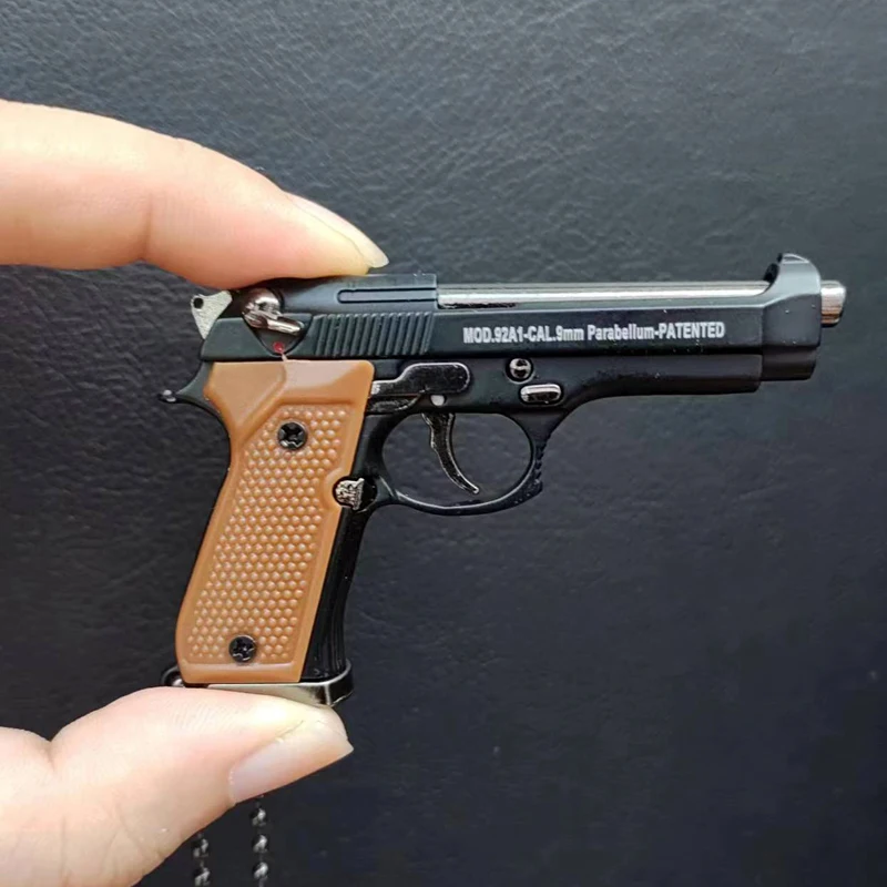 Modelo de pistola de aleación 92f 1:3, llavero portátil, pistola de juguete desmontable, juguete Fidget, pistola falsa para colección de niños y