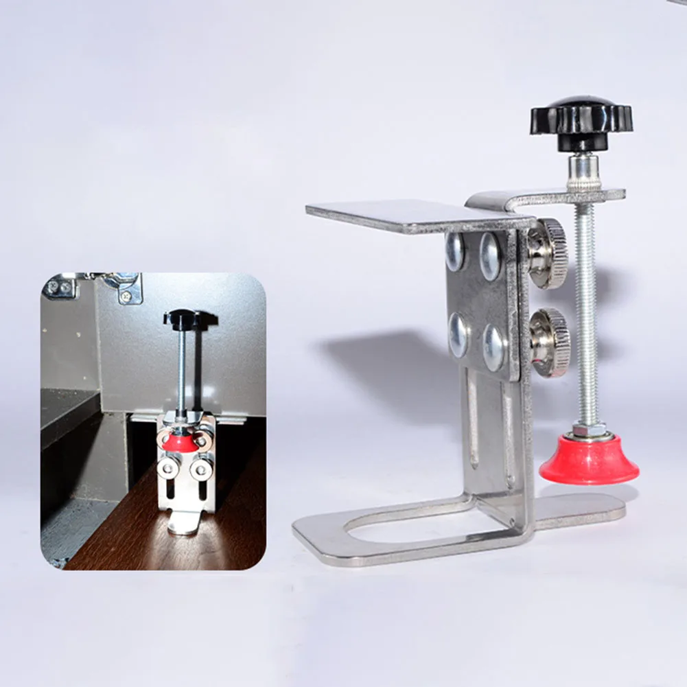 Perakitan furnitur sesuai gambar pintu kabinet instalasi pegangan pintu dapat disesuaikan klem alat pemosisian yang tepat