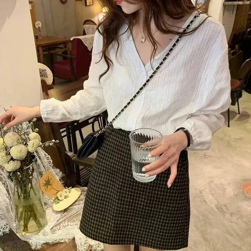 Women\'s Long Sleeve Lace Blouse, V-neck Buttons, White Shirt, Elegant Loose Tops, Ladies Casual Clothes, Spring, Autumn, 8208