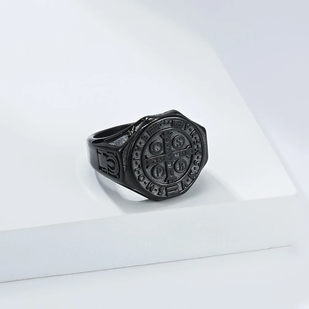 Herrenring aus Titanstahl mit Exorzisten-Kreuz von Heiligen Benedikt, Vintage Retro Religiöser Nischen-Kunstschmuck aus Edelstahl – Detail 7