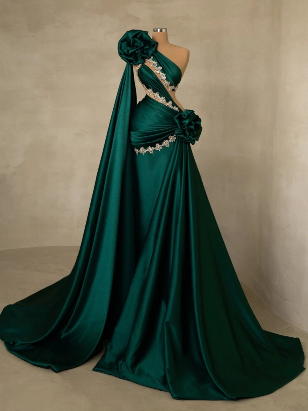 Green Elegant Beaded Crystals Evening Dress Luxurious Cocktail Side Cape Customized Satin 3D Flowers Party Formal Prom Gown