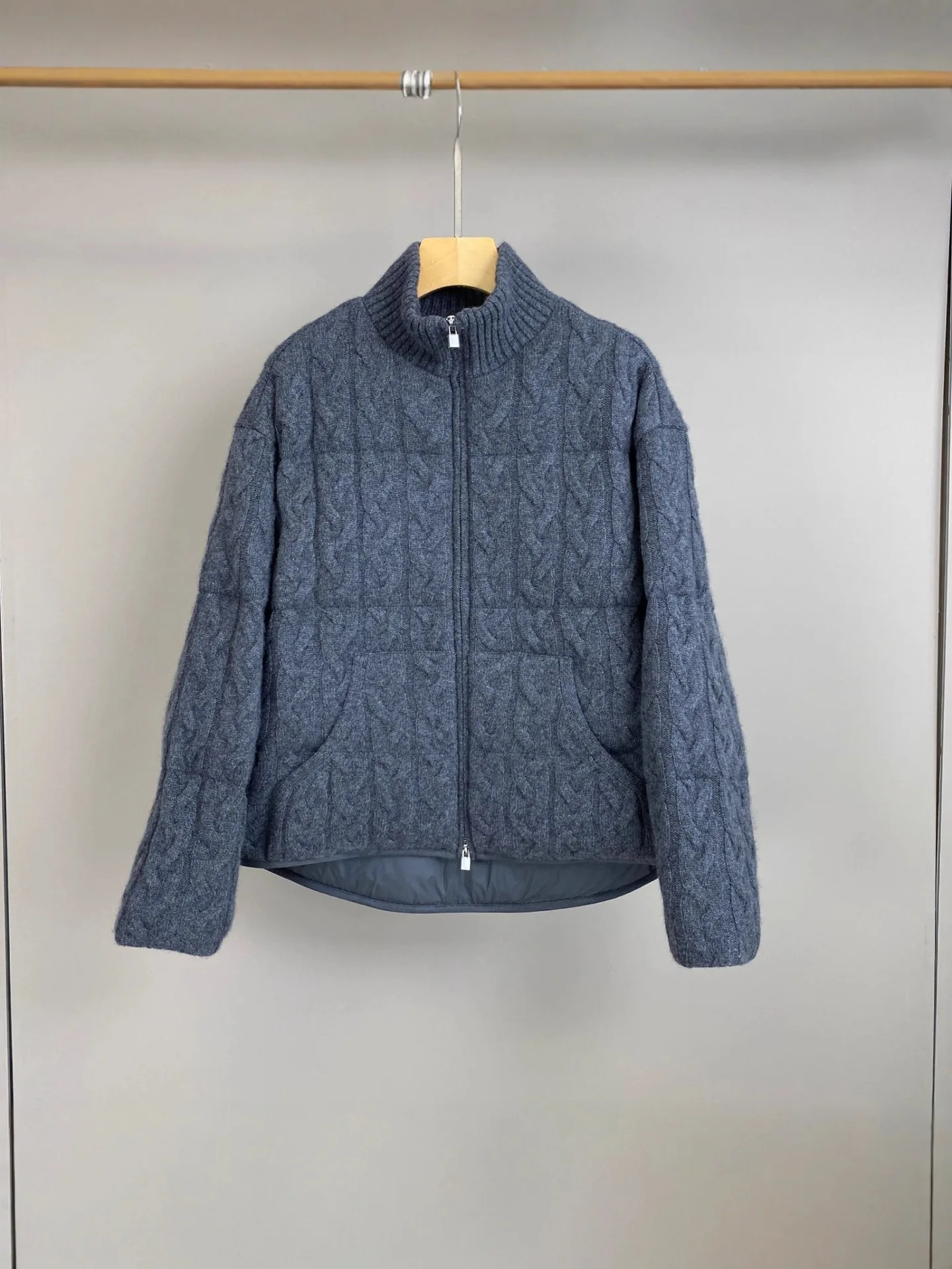 سترة منسوجة ملتوية بياقة واقفة من الكشمير مزيج أوزة أسفل أنيقة ومتعددة الاستخدامات وغير رسمية #4