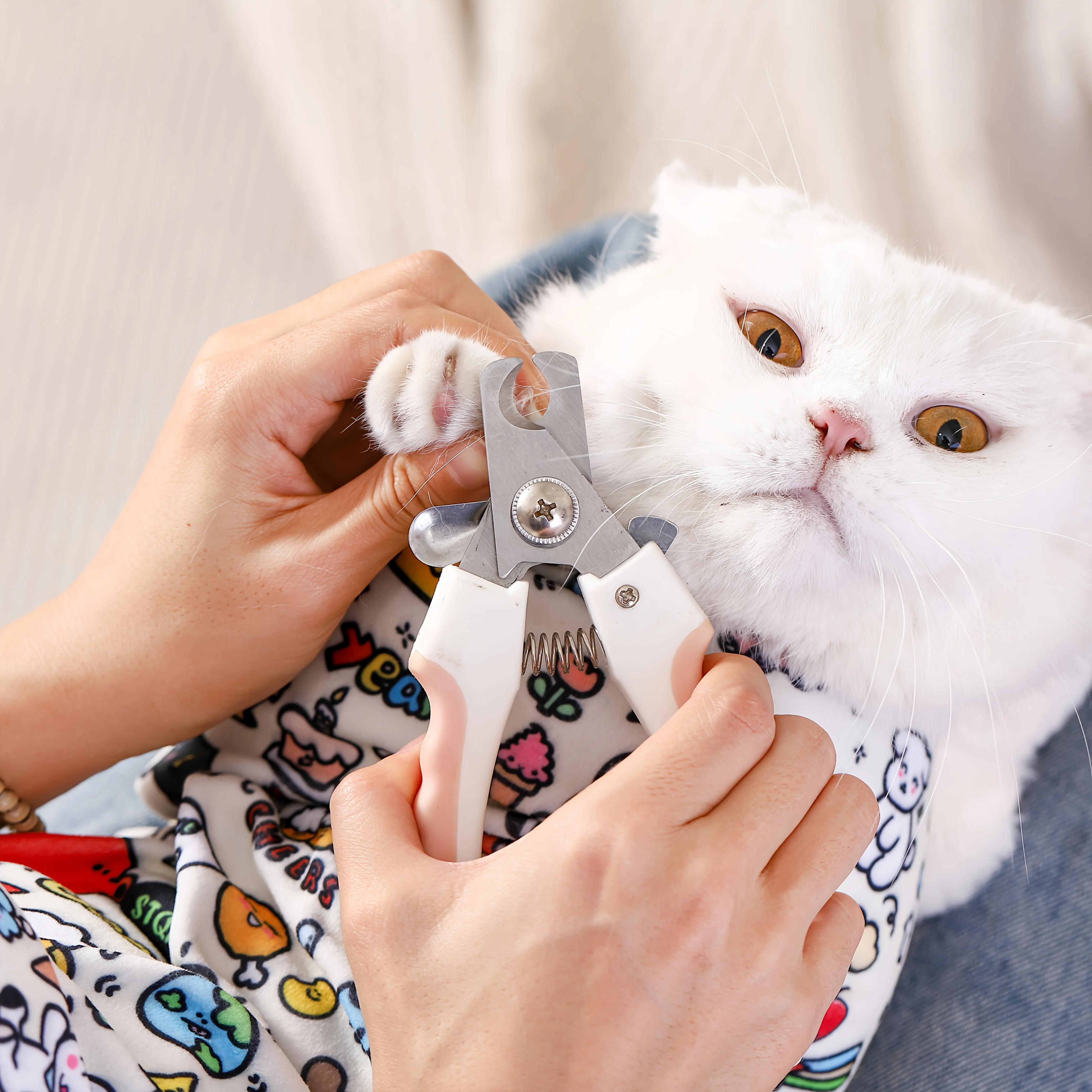 Cat Grooming Wrap Self-Adherent Cat Swaddle Burrito Wrap Anti-Bite Anti-Scratch Anti-Escape for Medicine Nail Clipping Pet Tool