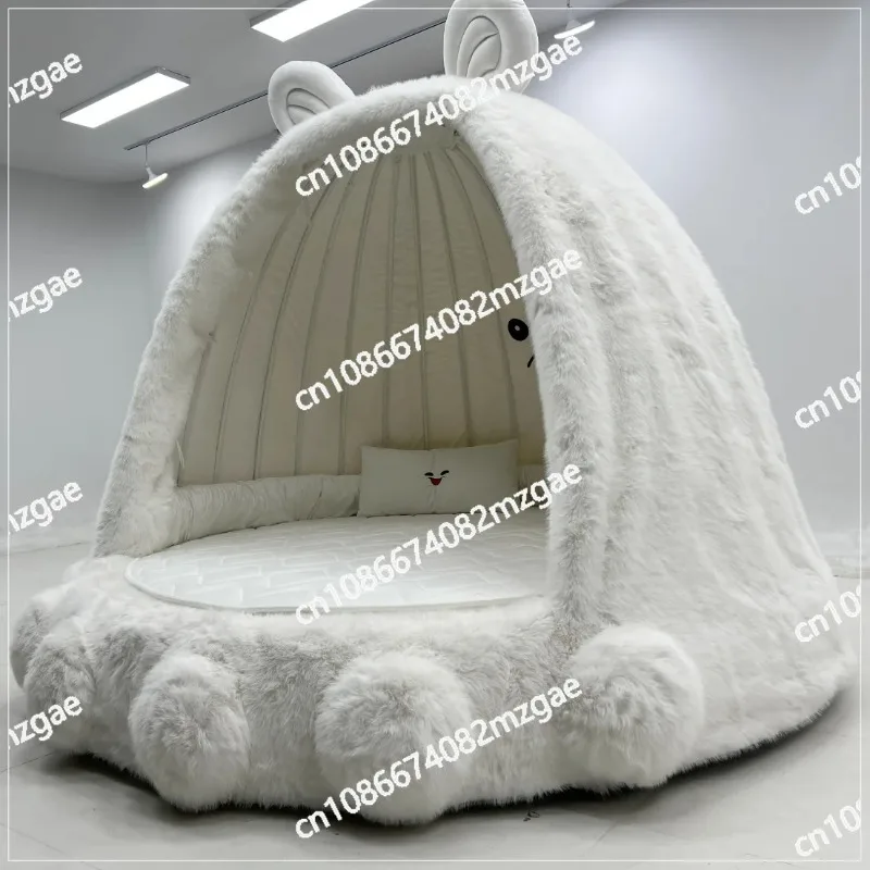 

Современная простая белая кровать с навесом, милая пушистая кровать-монстр для спальни в виде домика на дереве, окруженная двойной круглой кроватью.