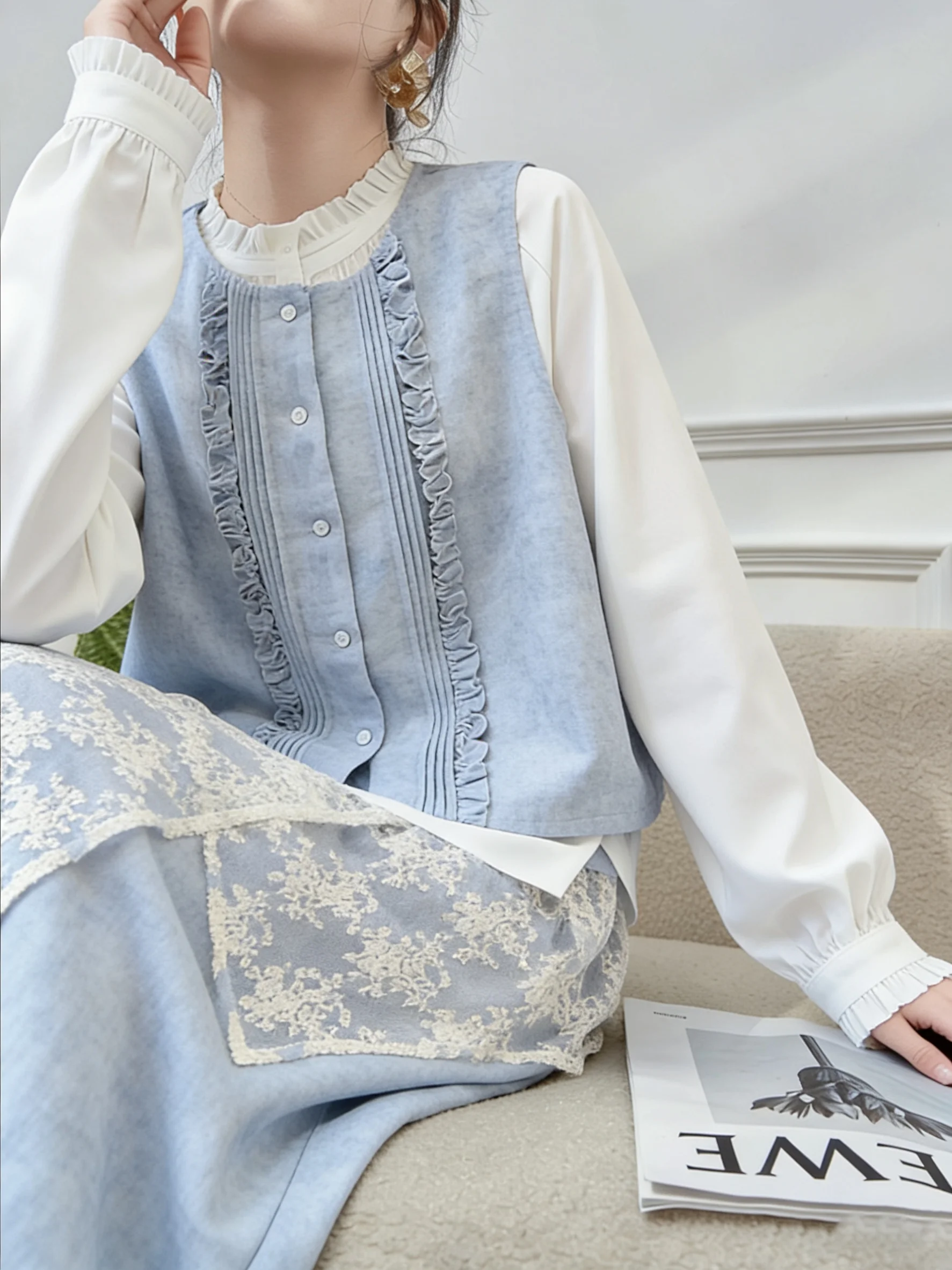 

Синее плиссированное платье с кружевными вставками и воротником-халтер для женщин: уникальный, красивый, качественный модный комплект OOTD, с завышенной талией, свободного кроя, весенний.