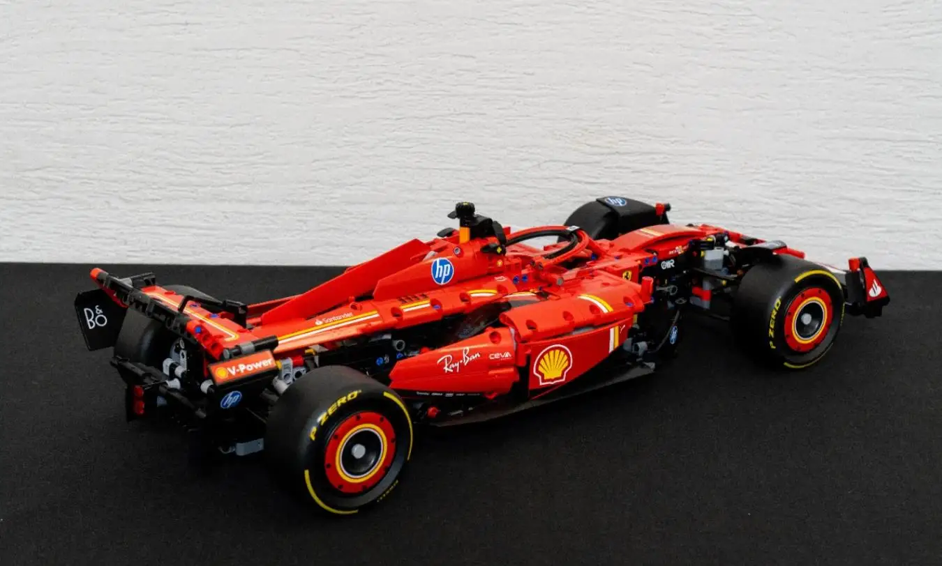 2025 جديد التقنية 42207 SF-24 الفورمولا F1 الأحمر الرياضة سباق السيارات اللبنات مدينة سوبر سيارة الطوب لعب للأولاد هدايا العيد