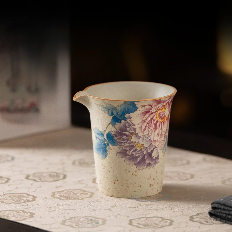 Guose Fanghua Blue and White Flint Red Fair Pitcher, Household Ceramic Tea Sea, Retro Tea Separation Cup, Tea Equalizer