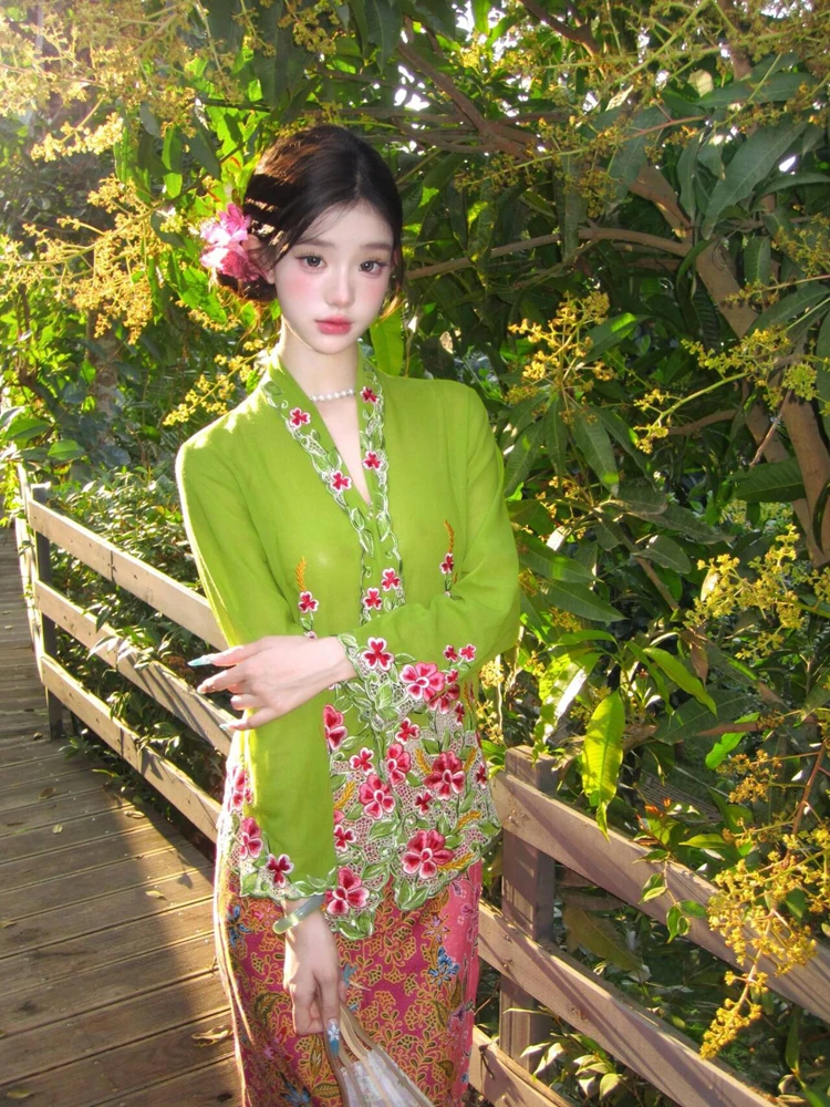 

New Style Ethnic Minority Embroidered Travel Photography Clothes Floral Hairpin Suitable for Portrait Photography