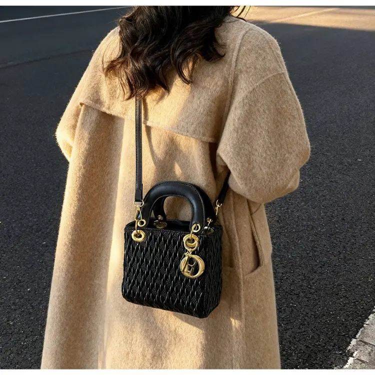 

Компактная нишевая сумка для губной помады для женщин, модный кошелек с минималистичной цепочкой 2-в-1 через плечо с верхней ручкой