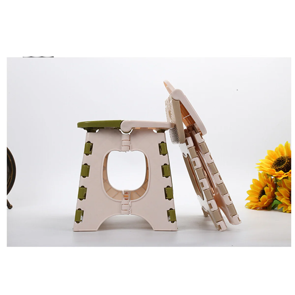 

Plastic Folding Stool Large Green Foldable Step Stool Handle Portable Non-Slip Surface for Bathroom Kitchen