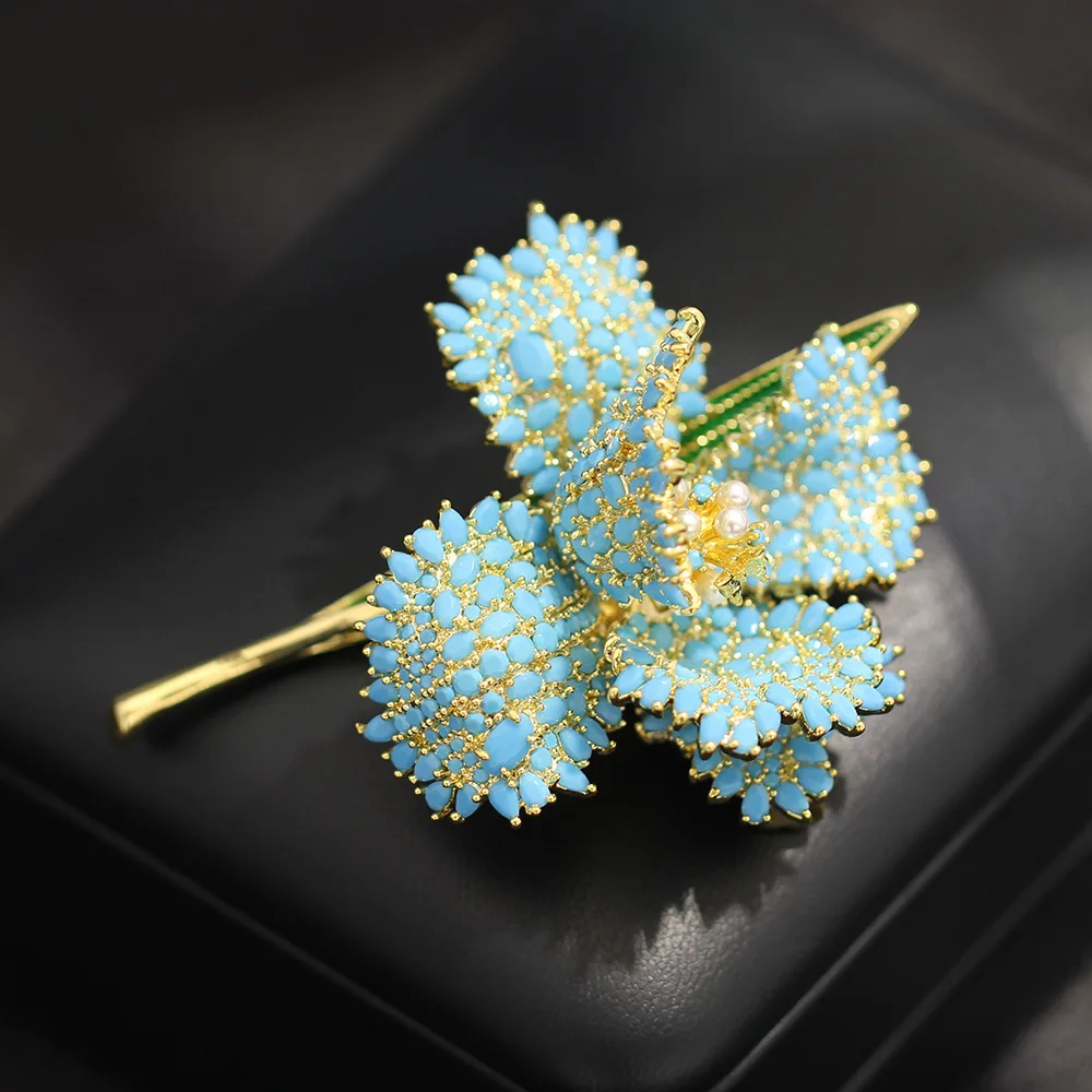 

High-end Heavy Industry Light Luxury Micro inlaid Zircon Blue Three Dimensional Petals Brooch Bouquet Accessories Pin for Women