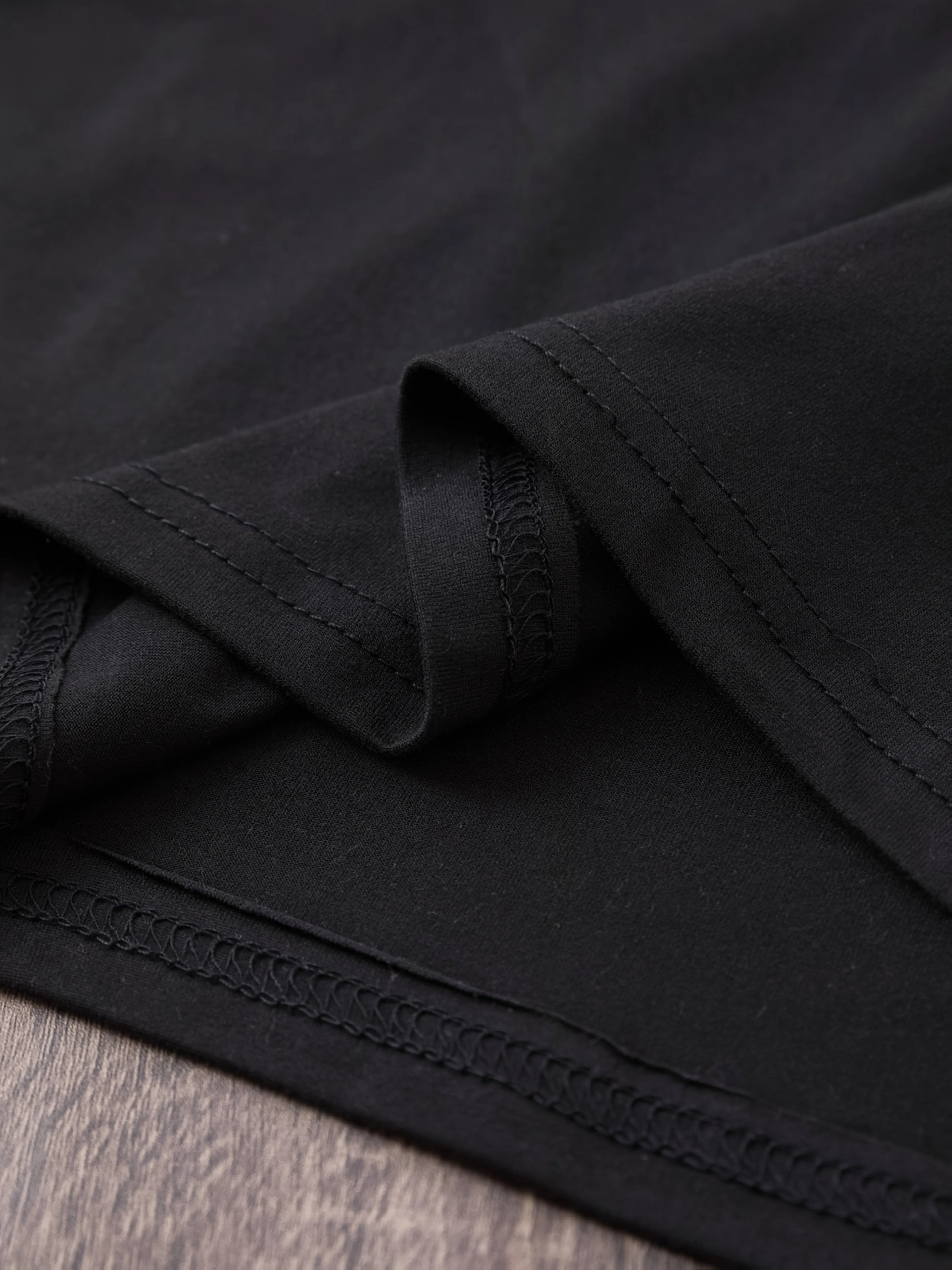 Avril Lavigne 2025 Best Damn Tour grafisch T-shirt - zwart met roze en witte geometrische print, relaxed fit korte mouw rond