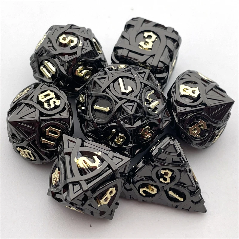 NONE 7Pcs Metall Würfel Labyrinth Muster Polyeder Form Set für Anzahl Zubehör Geschenk Multicolor Retro Gold Kupfer Elektrophorese Rot 4