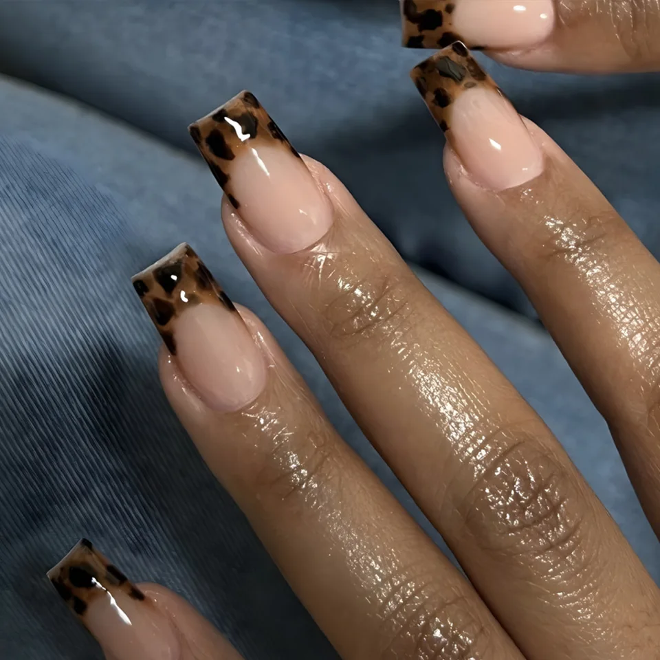 24 piezas de uñas postizas estilo Y2K con graffiti y lunares, diseño de ballet, rayas, estampado de leopardo, uñas postizas azules, para chicas atrevidas 5