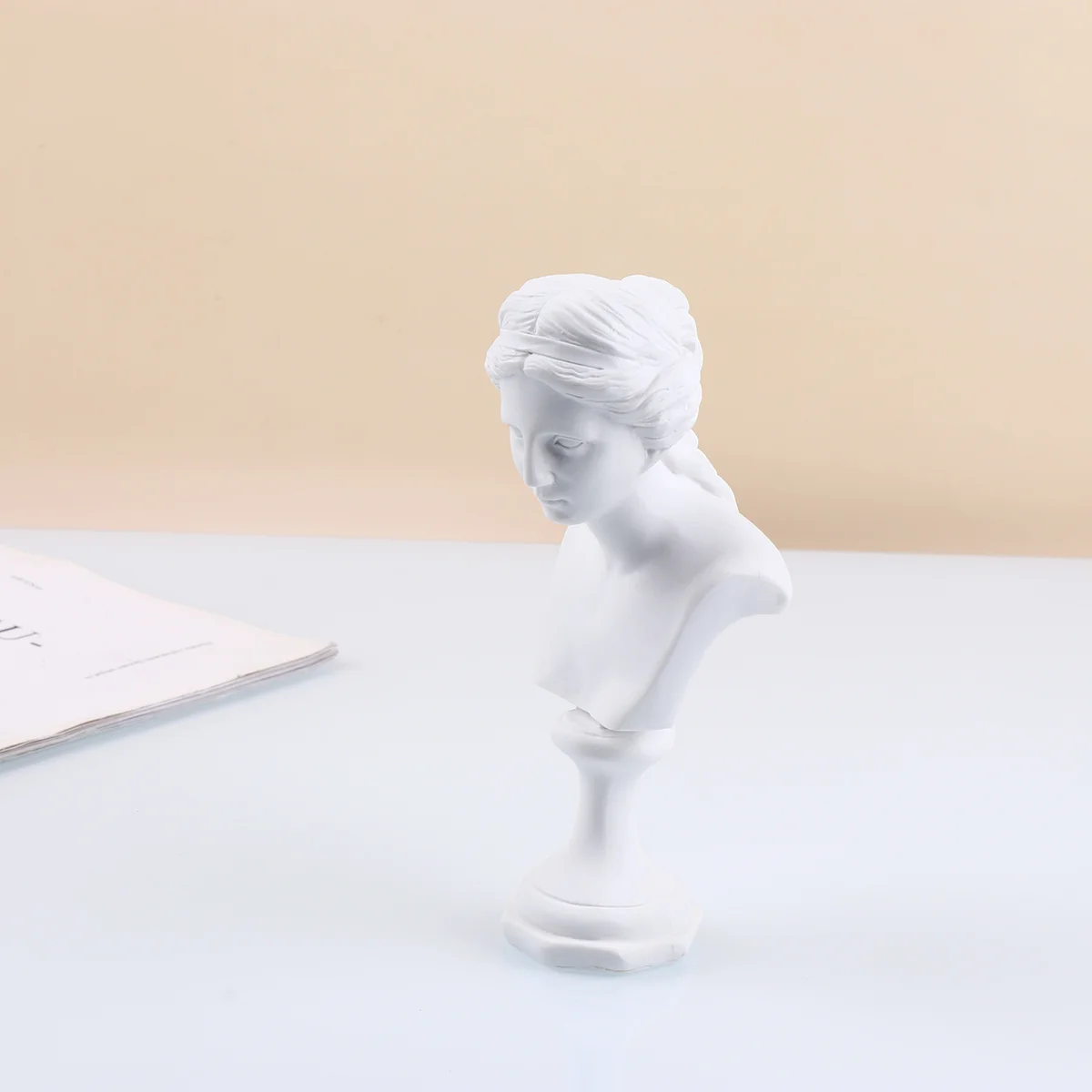 

Exquisite Nordic Statue Character Resin Ornament Decorative Household Craft Adornment Modern Stylish Home Office Accent