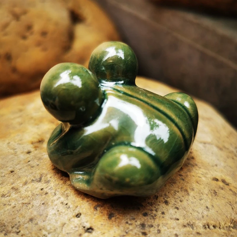 2 Pcs Cute Big-eyed Frog Crafts Funny Frog Toilet Bolt Caps Ceramic Doll Bonsai Fish Tank Decorative Rockery Ornaments
