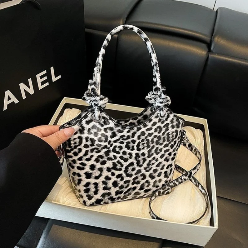 

2025 Новая высококачественная женская кожаная сумка, роскошный бренд, известный дизайнер, простой элегантный Париж ​