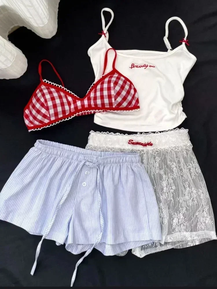 

Женский новый корейский модный кружевной комплект из 4 предметов Spicy Girls Y2k эластичный клетчатый топ с v-образным вырезом + повседневные короткие брюки с бантом Chic