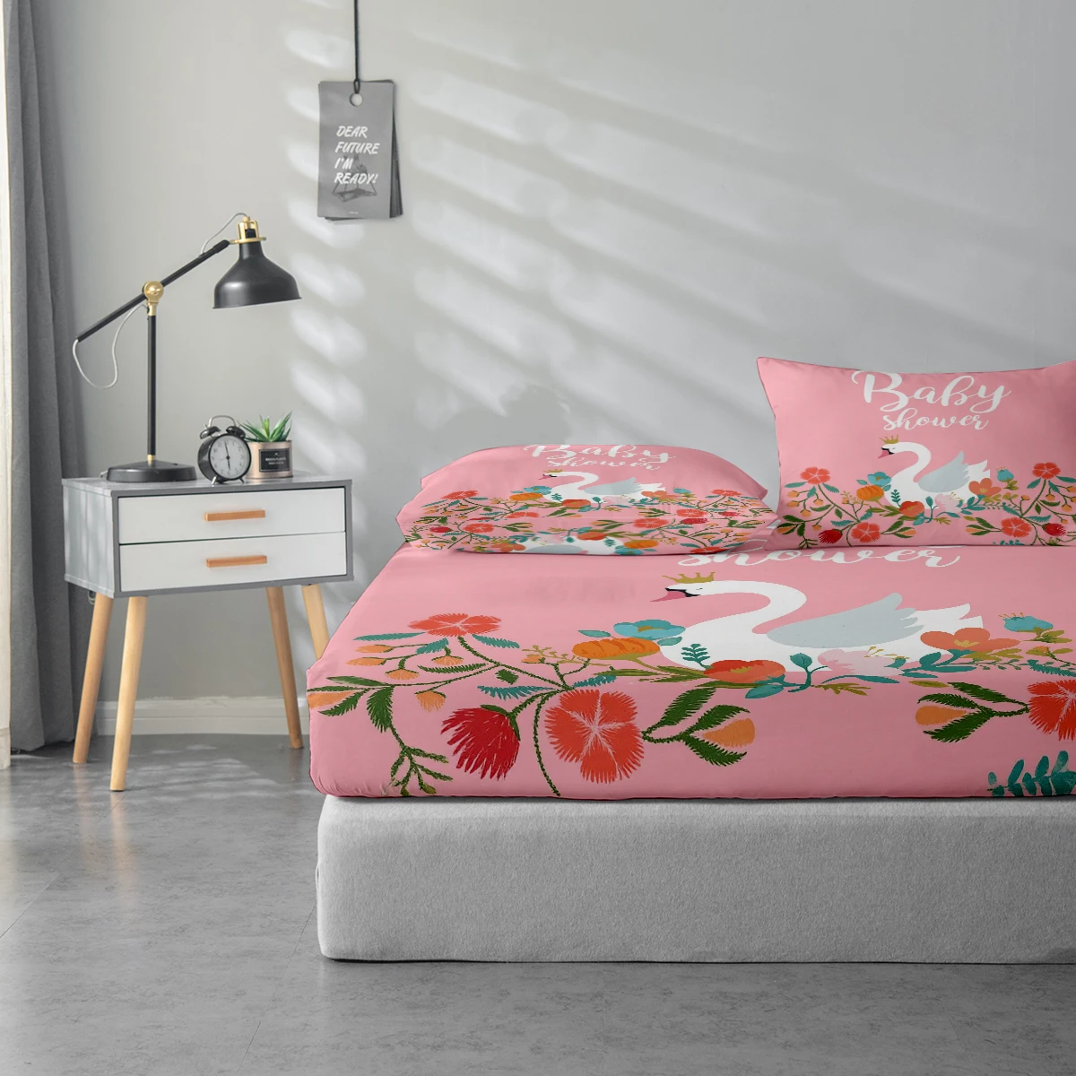 Swan-Patterned Fitted Sheet Set, Mattress Protector and Pillowcase Combination, High-Definition Printed Fitted Sheet Includes 1 Fitted Sheet + 1 or 2 Pillowcases (60*100cm and 72*132cm Are 1 Pillowcase, the Rest of the Sizes Are 2 Pillowcases). Suitable for Bedroom and Guest Room, Ultra-Soft Polyester Bedding, Machine Washable, Can Be Used in All Seasons