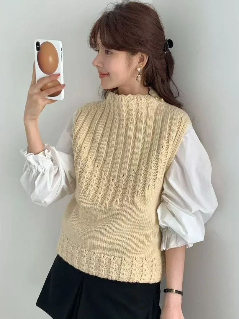 سترة نسائية محبوكة عصرية لخريف 2025 سترة لون الحليب الناعم طبقات من الدانتيل نمط Svel #1