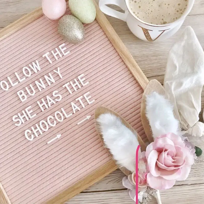 لوحة رسائل من اللباد باللون الوردي مع حروف بيضاء وحامل وفصول الدراسية ولوحة رسائل متعددة الأغراض للمنزل وغيرها متعددة الوظائف