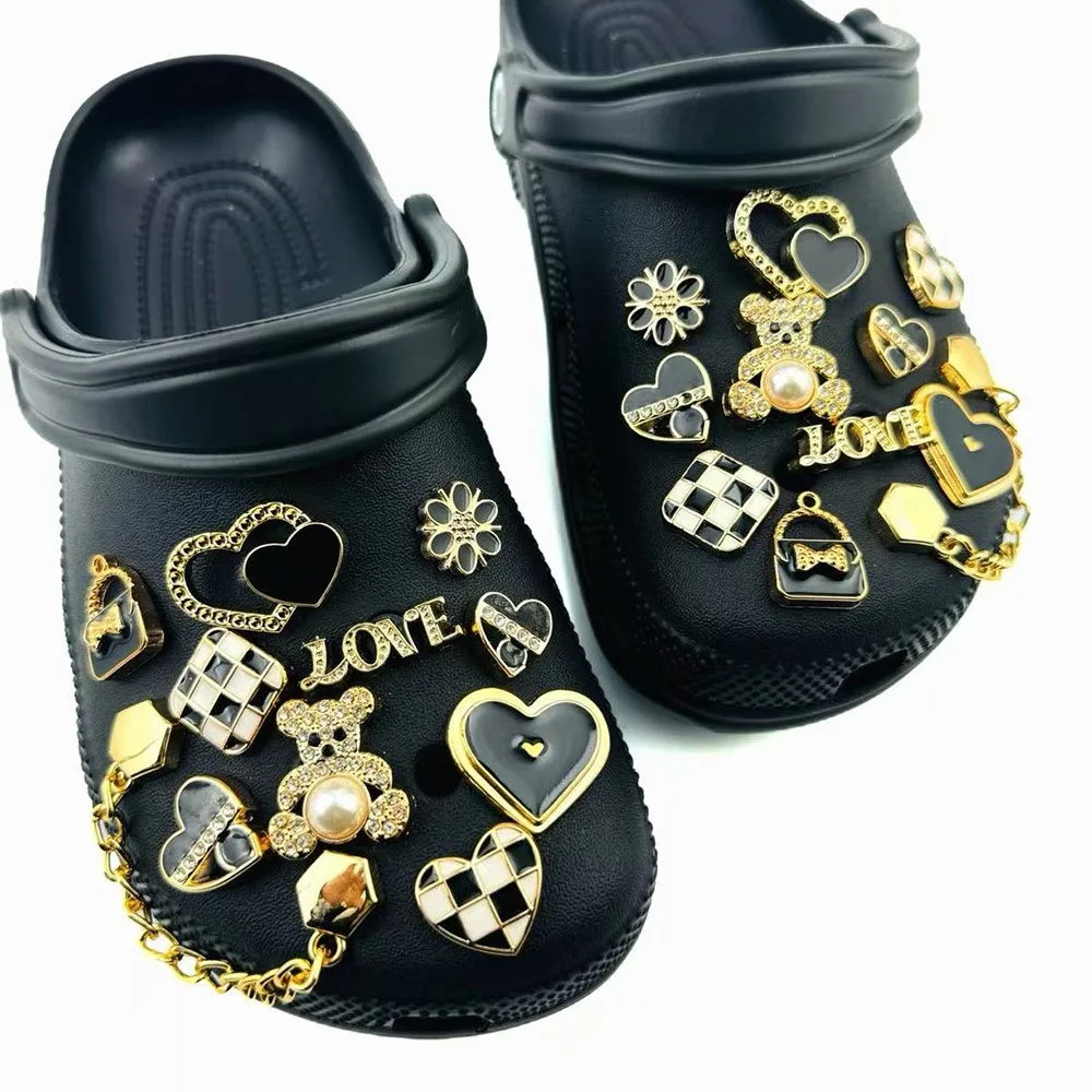 22-teiliges Luxus-Schuhcharms-Set, Zubehör für Clogs, Schuhschnallen, herzförmige Diamanten, Bären, Buchstaben, Goldkette, DIY-Schuhdekoration – Detail 5