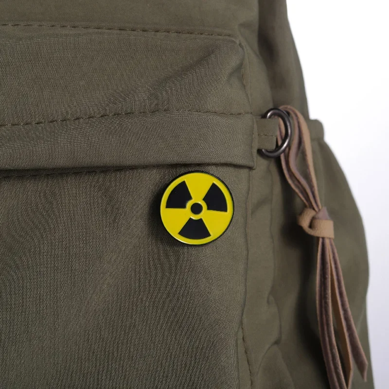 Radioactive Radiation Sign Brooch Hazardous Chemical Element Metal Badge Wholesale Bag Pins and Badges Decorative Brooches Lapel