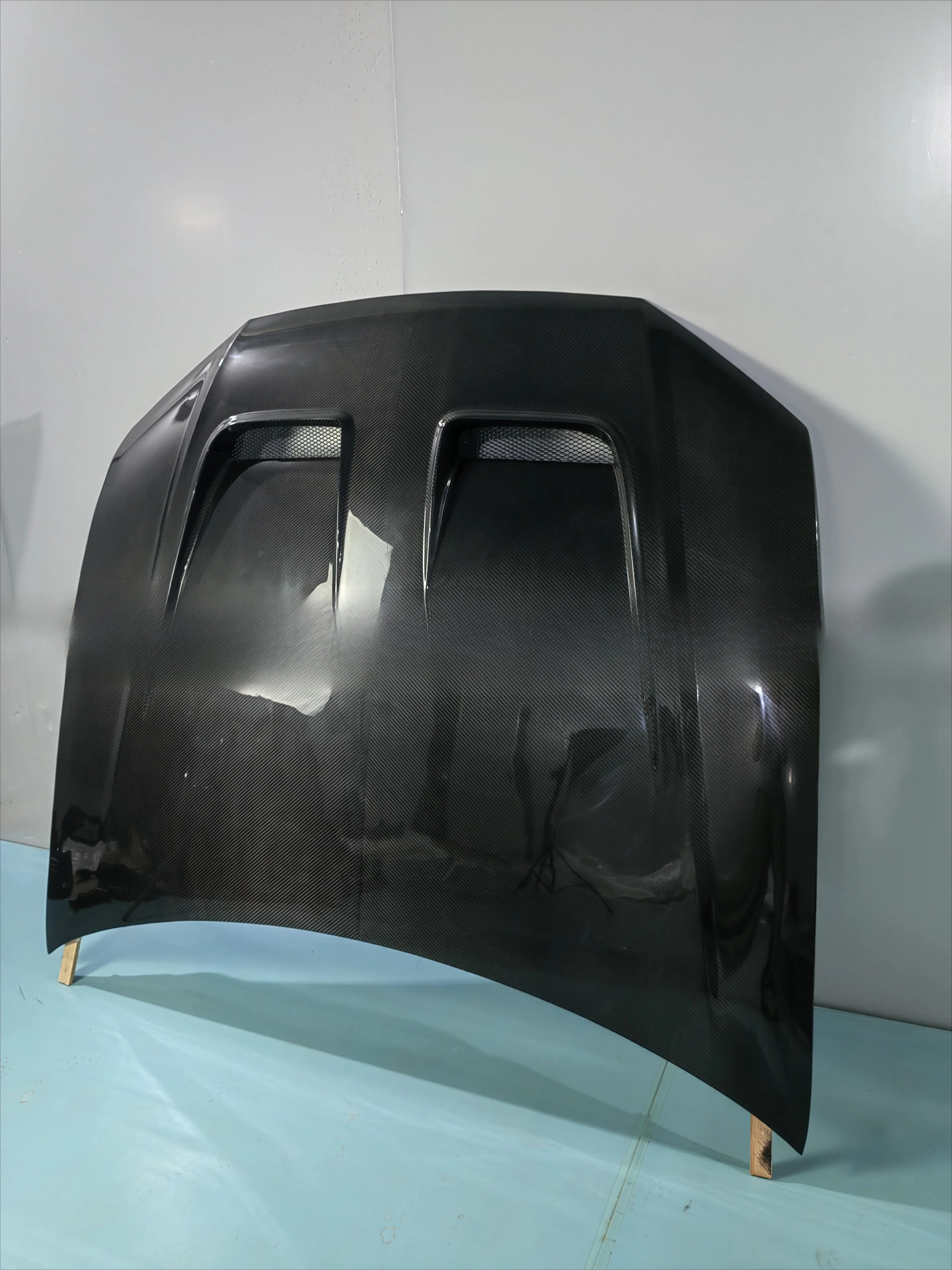 Q8/SQ8/RSQ8 – Dry Carbon Fiber Hood (Perfect Fitting Guarantee, Premium Upgrade)