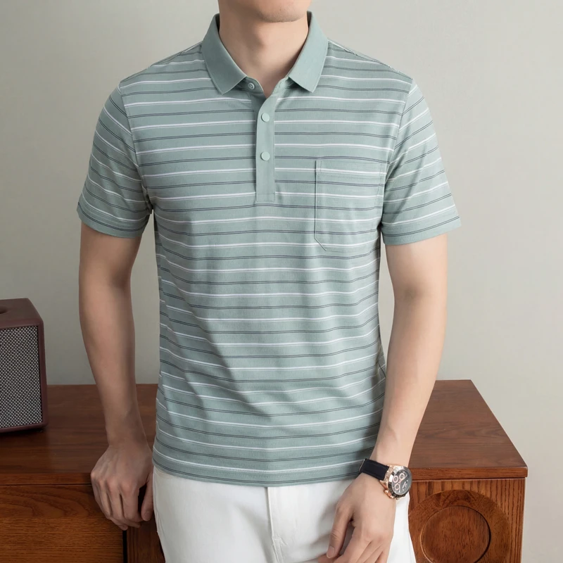 Leichtes, luxuriöses, gestreiftes Kurzarm-Poloshirt für Herren aus Eisseide, atmungsaktiv, Sommermode, bequem, mit Tasche, lässiges, hochwertiges T-Shirt