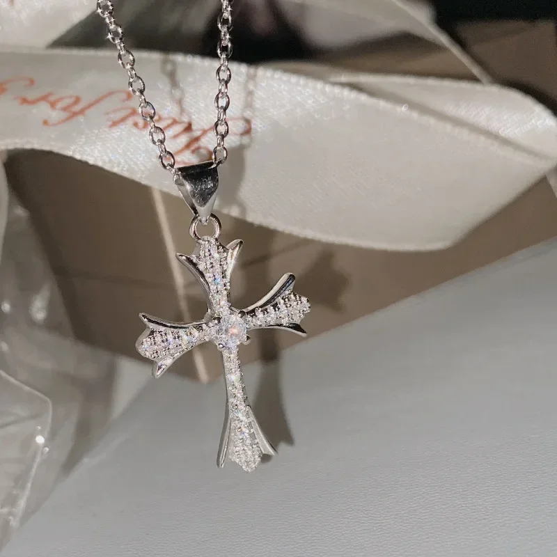 قلادة متقاطعة MDL مع سلسلة مطلية بالذهب عيار 18 قيراط من ألماس الزركونيا 3A #3