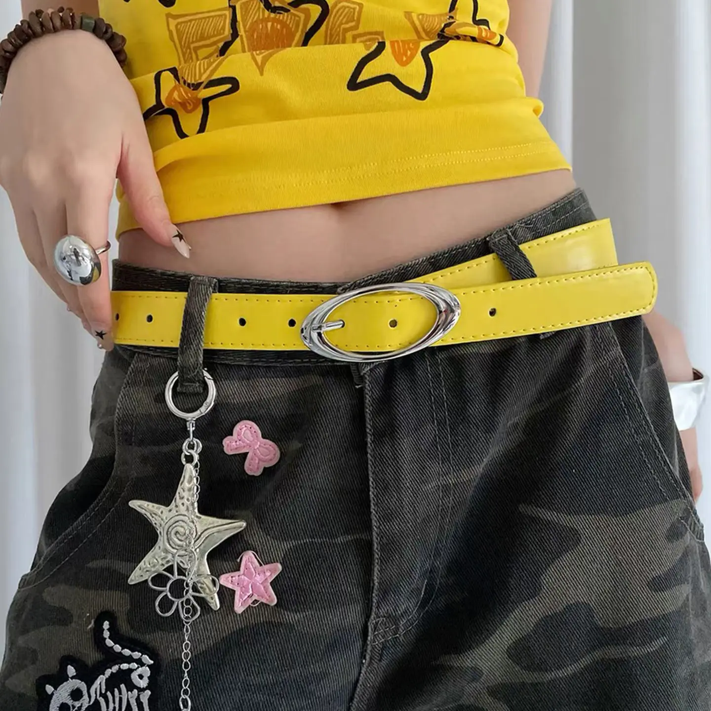 حزام أصفر على طراز الألفية الأمريكية Y2K للنساء بتصميم الدوبامين الصيفي مع تنورة حزام جينز عصري