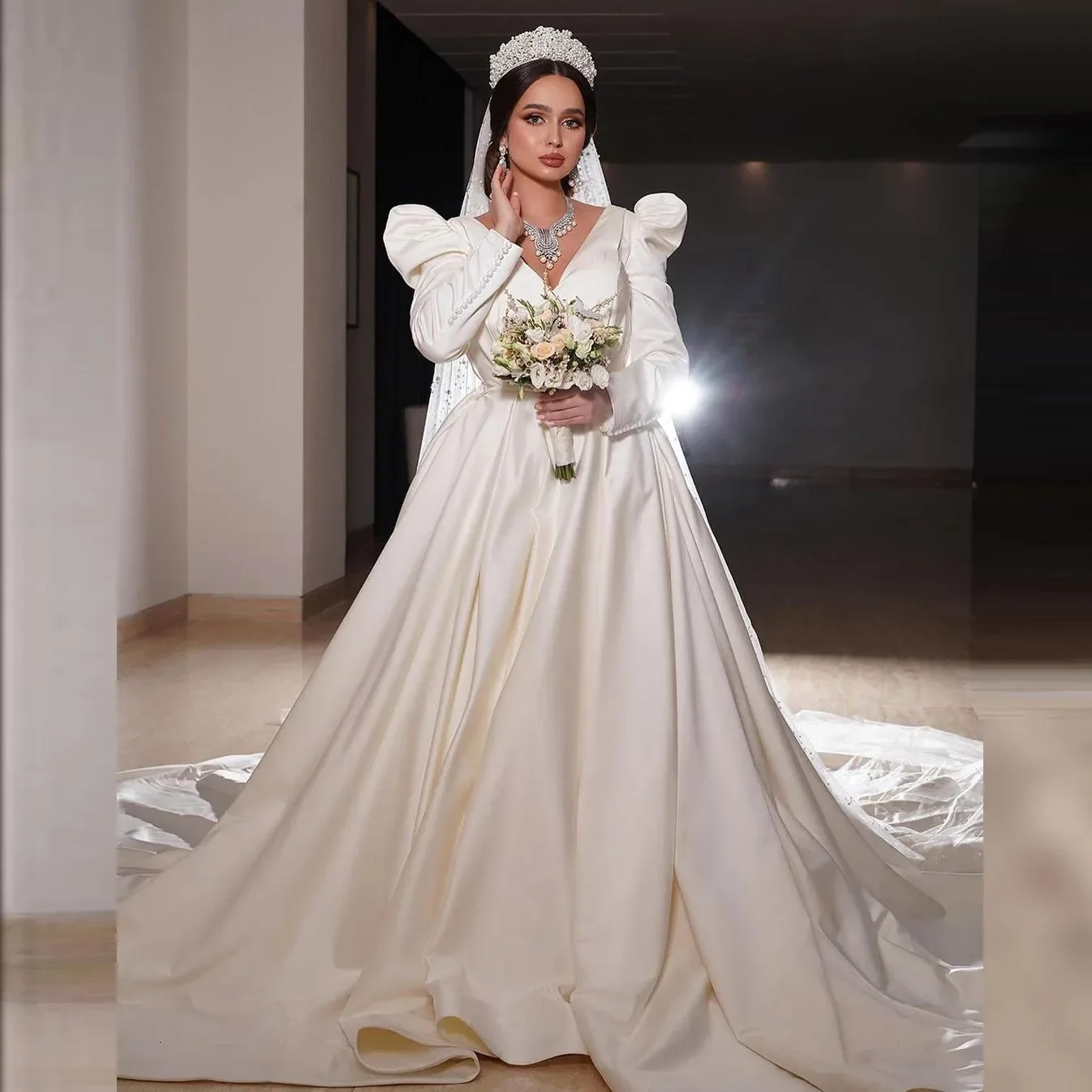 

Classic vintage plus size wedding dress Long sleeve V-neck Church Wedding Train Beach Elegant Line A bridal dress custom new