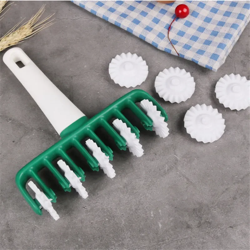 ANYOHOE Noodles Cutter Cookie Pastry Cutter Manual Roller Blade Noodle Knife Pasta Maker Baking Accessories Kitchen Pastry Tools