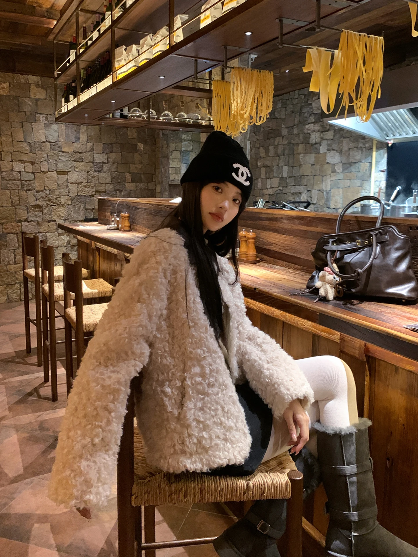 

Korean Sle ort Outerwear Women's Faion Collar Lamb Fur Vest Winter Warm Fluffy Plaid Coat Button Closure Color