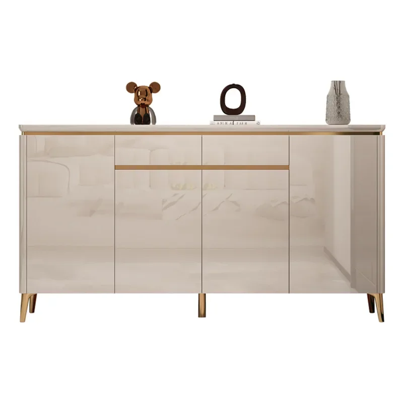 

Simple entrance to the home, integrated entrance cabinet outside the door