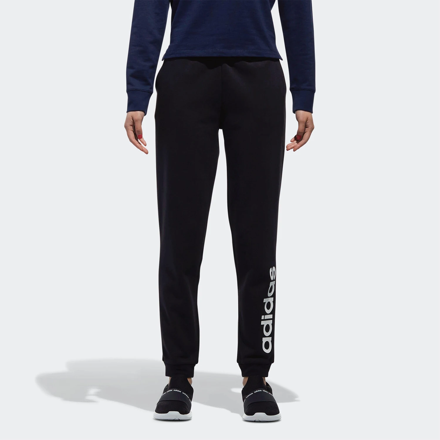 

Женские спортивные брюки Adidas Originals New Season CV7573