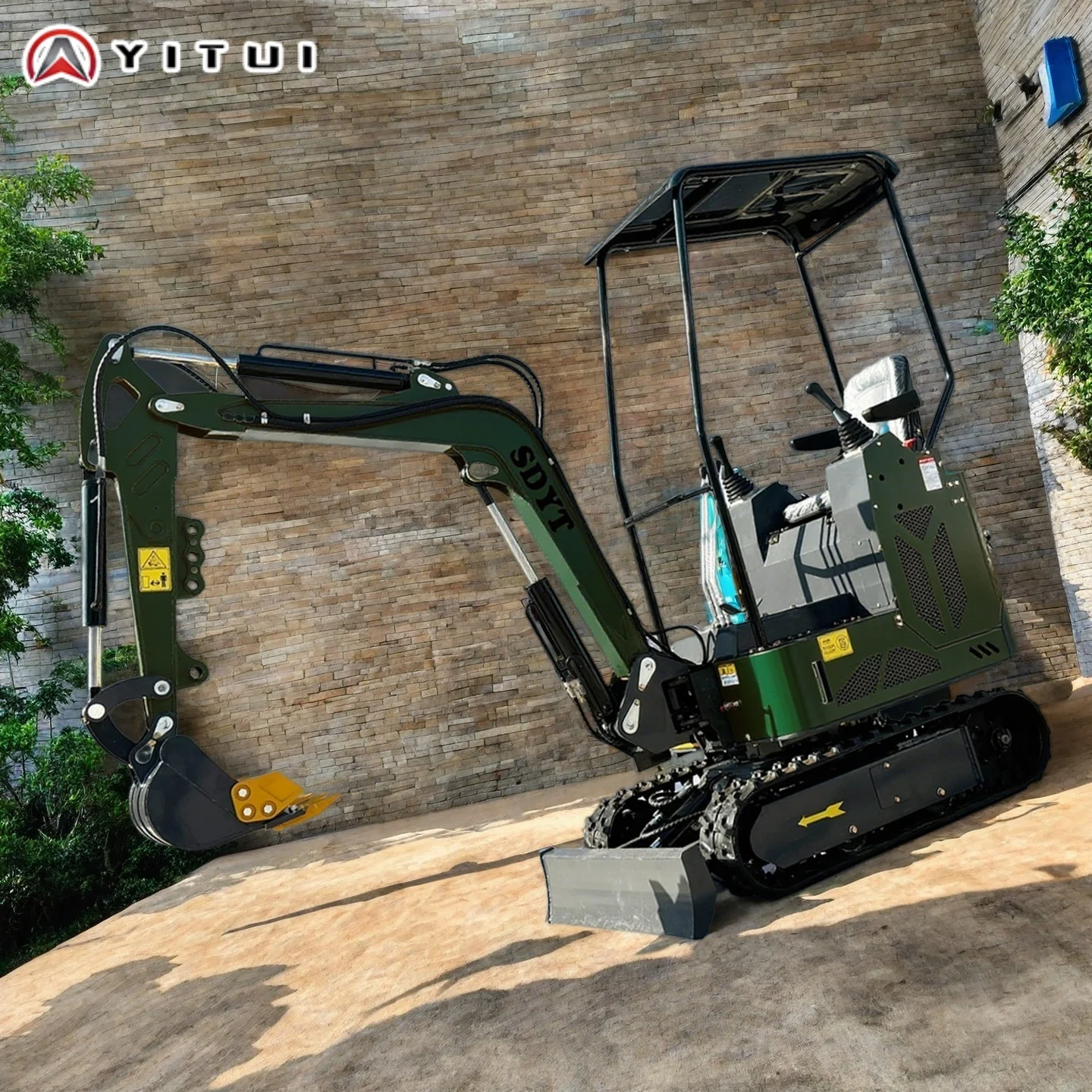 حفارة هيدروليكية صغيرة مع ملحقات متعددة حفارة حفار صغيرة محرك كوبوتا مخصص لاستخدام الحدائق الزراعية