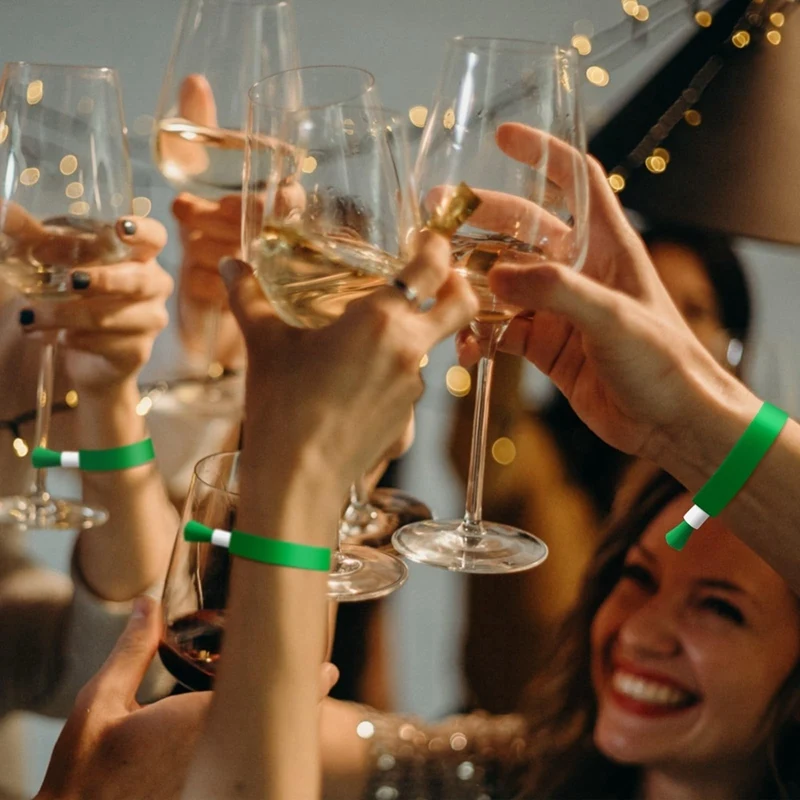 SCLS 100 قطعة من أساور المعصم القماشية للحدث، أربطة معصم ملونة للمناسبات، لحزام المعصم خفيف الوزن للحفلات الموسيقية