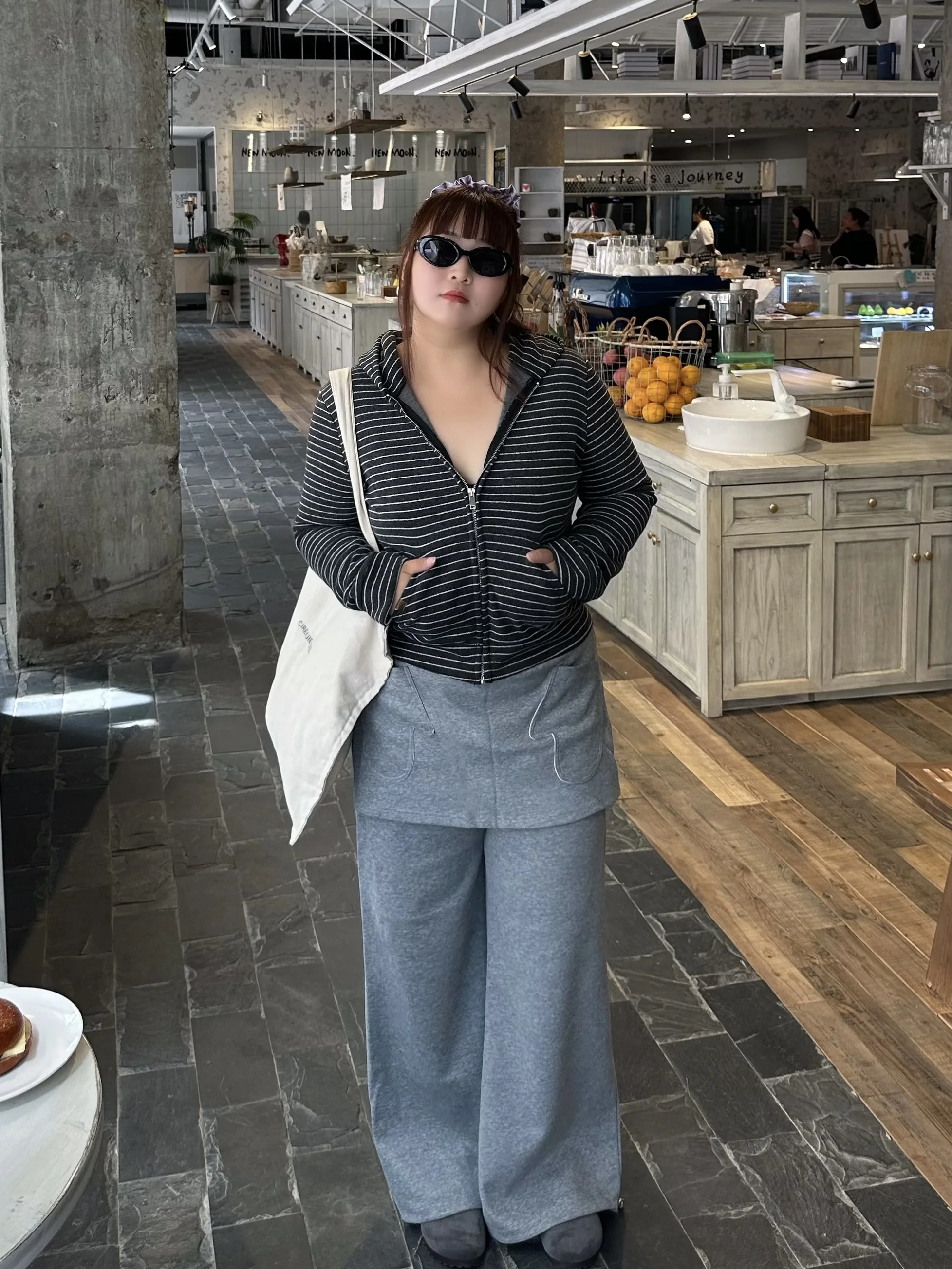 

Облегающий полосатый худи-куртка больших размеров, осенне-зимняя новинка, повседневный стиль, для работы, с высокой талией, длинные брюки, на молнии