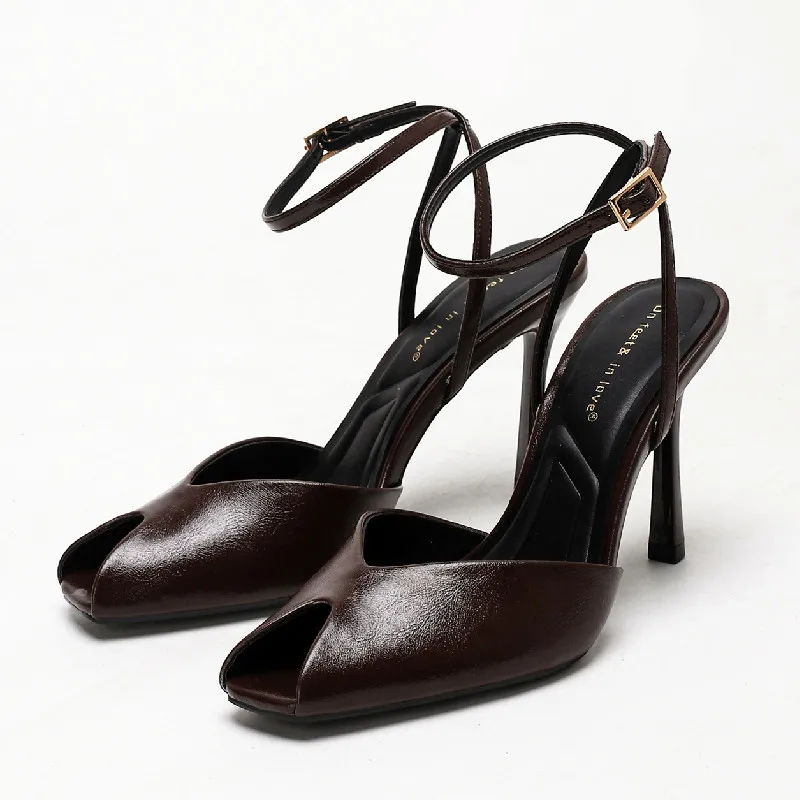 Sandali con tacco sexy con punta aperta Sandali con tacco alto firmati per banchetti per le donne Moda cinturino alla caviglia Design senza schienale Scarpe eleganti da festa