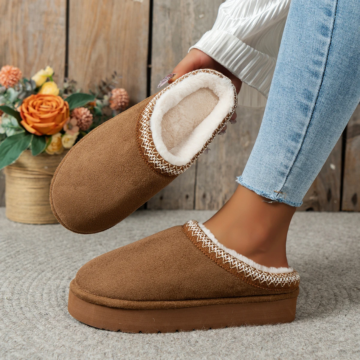 Simple, Fashionable and Versatile Light-Colored Women's Home Indoor and Outdoor Plush Soft Slippers