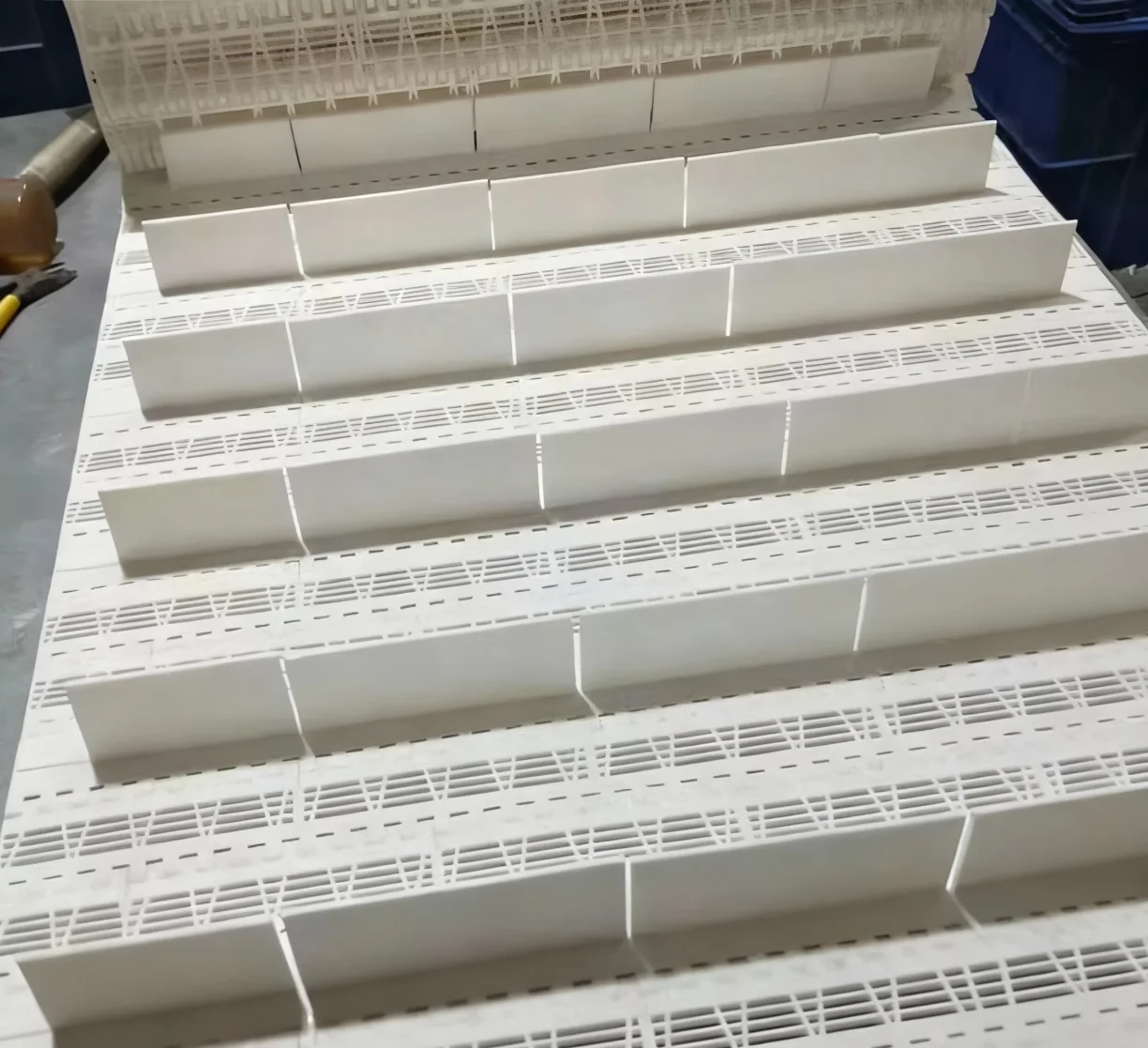 

Индивидуальная серия OPB с плоской сеткой, пластиковая модульная лента, пищевая конвейерная цепь с шагом 50,8