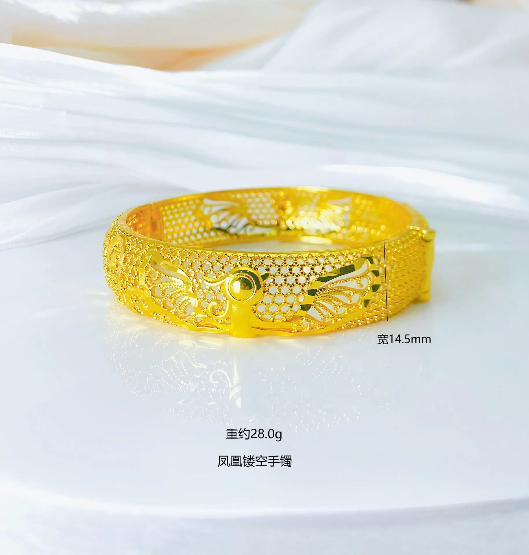 

Women's 24K Gold Peacock Feather Hollow Clasp Bracelet, AU999 | Zircon-accented eye spots, glamorous statement of opulent charm.