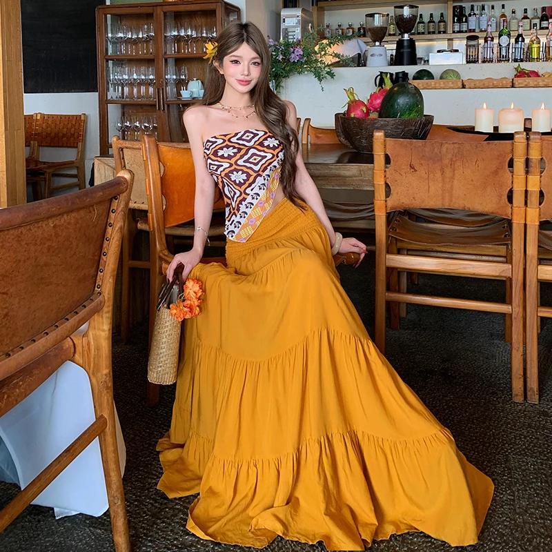 

Bohemian Print Halter Neck Long Skirt Set Women's Summer Travel Outfit Sleeveless Vest Style Outdoor Fashion 25-35 Years Old