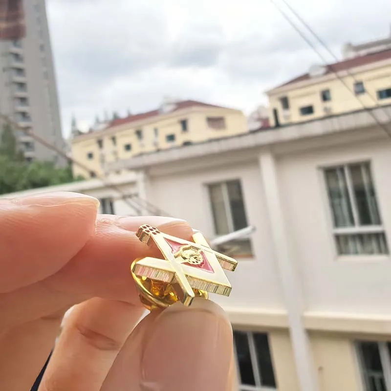 50pcs Friendship Square and Compass Lapel Pin Free Masons Enamel Shake Hands Metal Badge Masonic