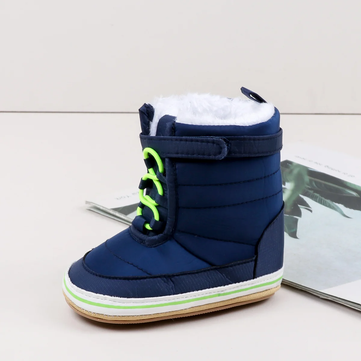 أحذية أطفال بنمط شتوي 2025 أحذية قطنية جديدة للأطفال مع صوف للدفء نعل TPR مضاد للانزلاق للأطفال للجنسين تعلم المشي
