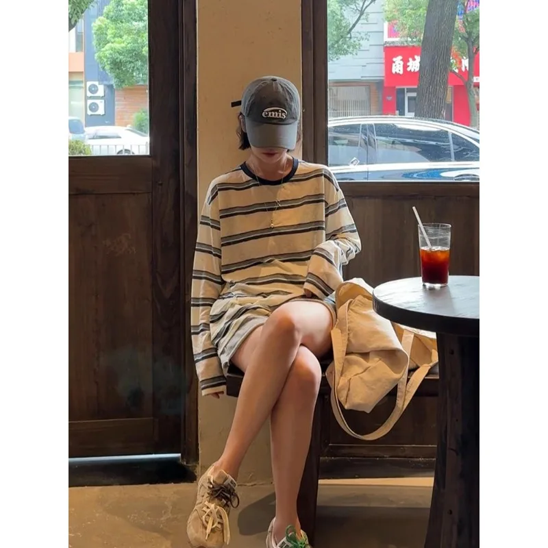 Contrasting Color Striped Long-sleeved T-shirt for Women in Autumn Light Slimming Sun-protective Shirt with Round Neck Loose Top