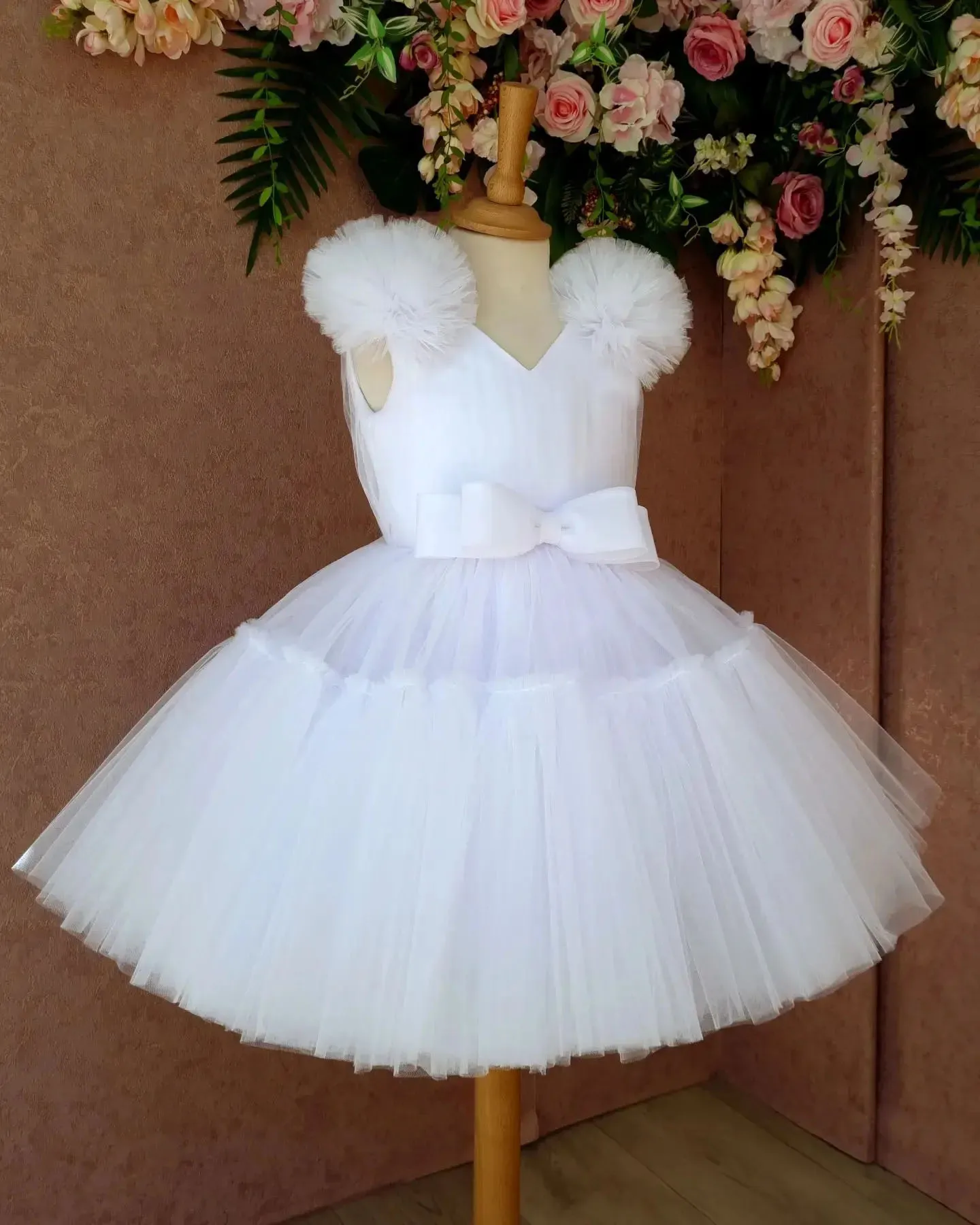 

Lovely White Tulle Puffy Sleeveless With Bow Flower Girl Dress For Wedding Birthday Party Princess First Communion Ball Gowns